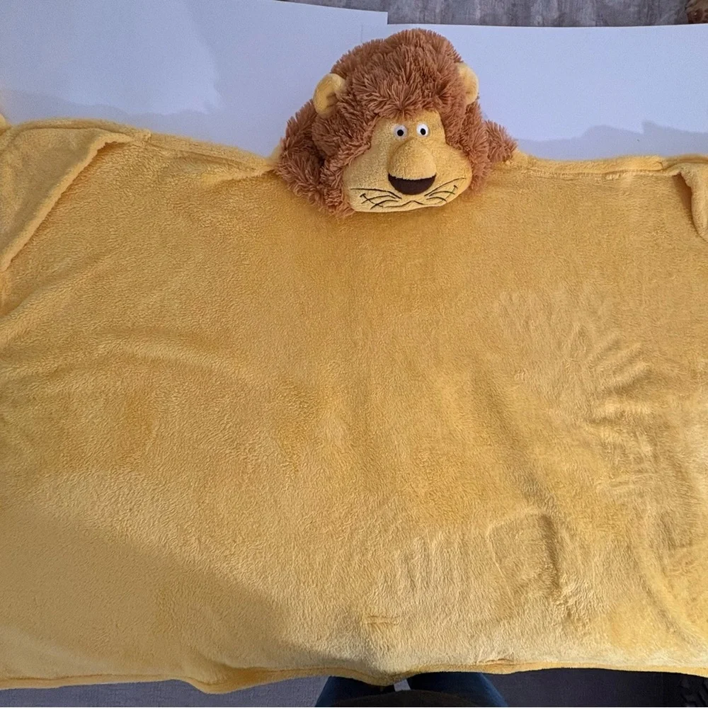 Furry Lion Hooded Plush Robe Blanket Stuffed Paws Furry Tail OS Like New - Picture 3 of 8